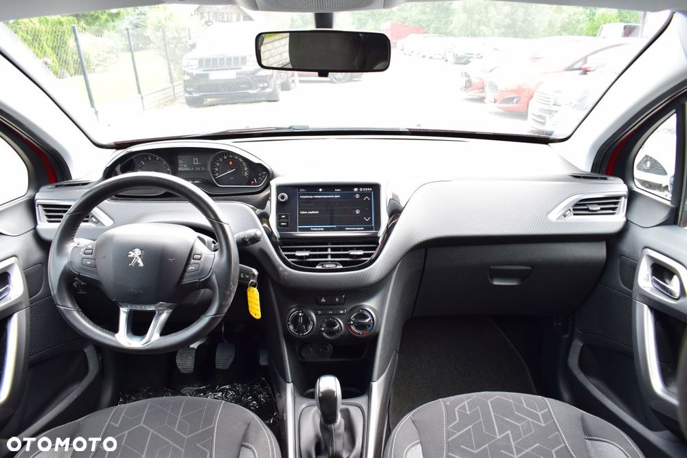 Peugeot 2008 1.2 Pure Tech Style S&S - 6