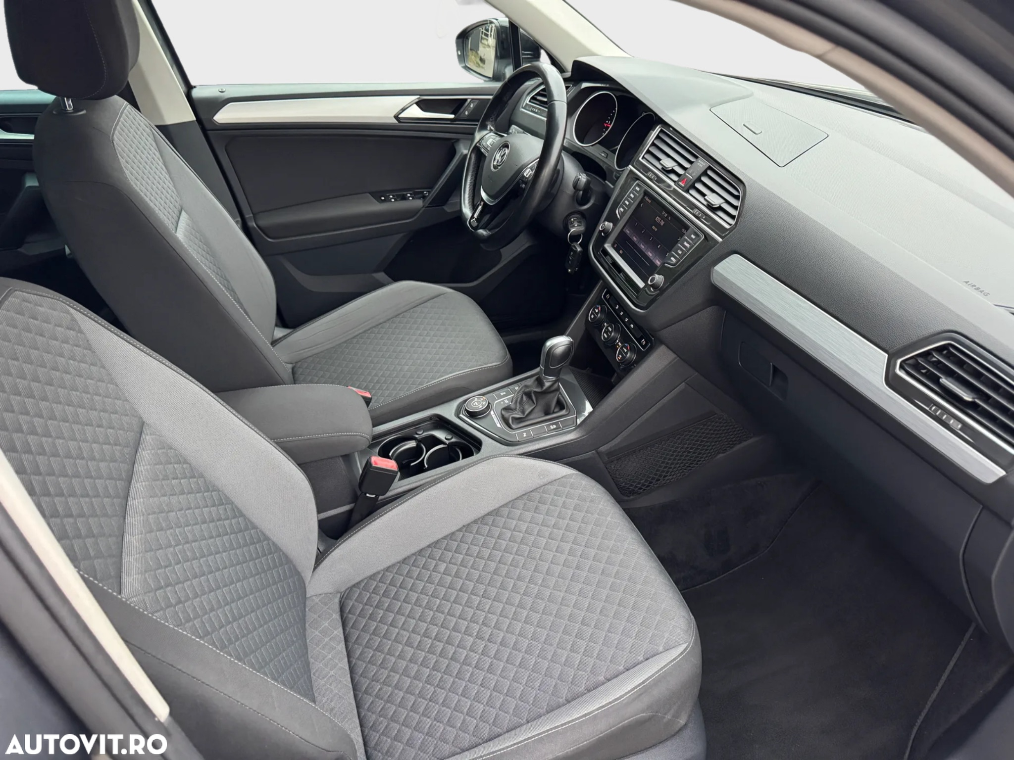 Volkswagen Tiguan 2.0 TDI 4Motion DSG BMT Sport & Style - 9