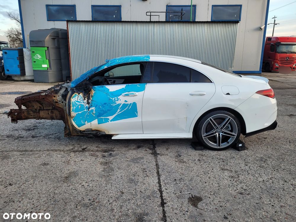 Mercedes-Benz CLA - 12