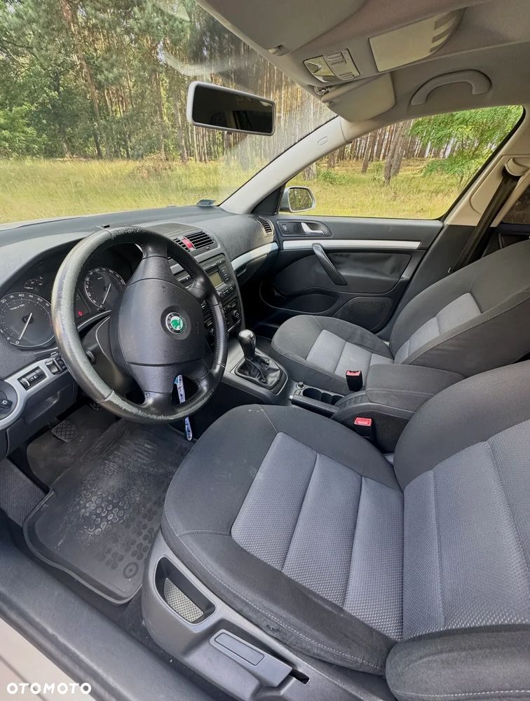 Skoda Octavia 1.6 Combi Ambiente - 14