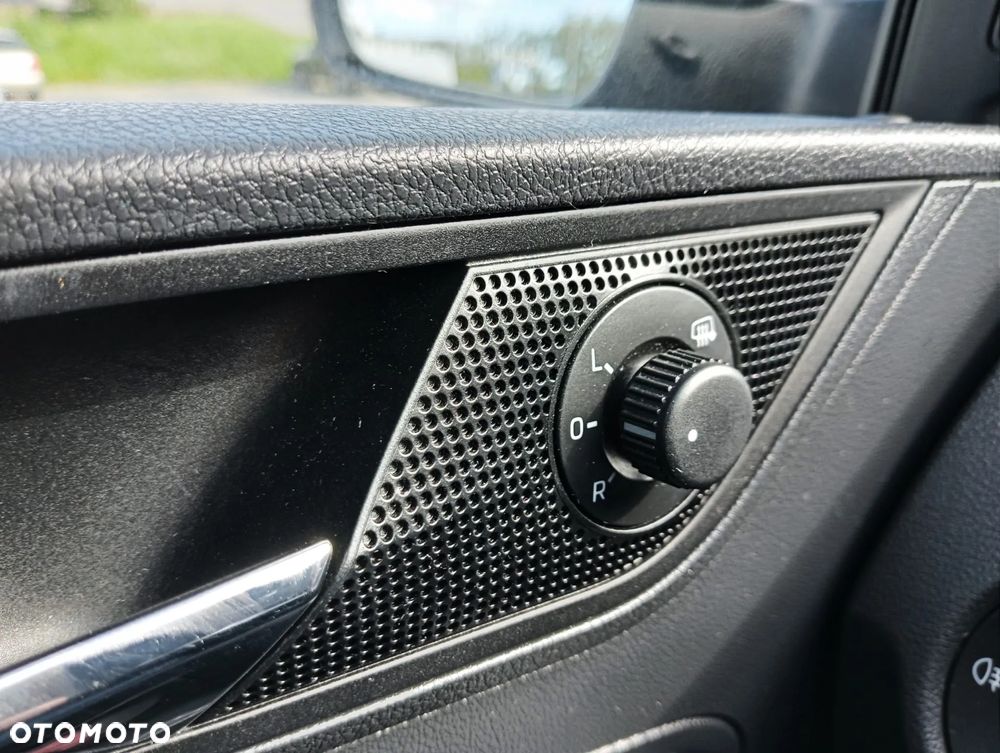 Skoda RAPID 1.0 TSI Ambition - 25