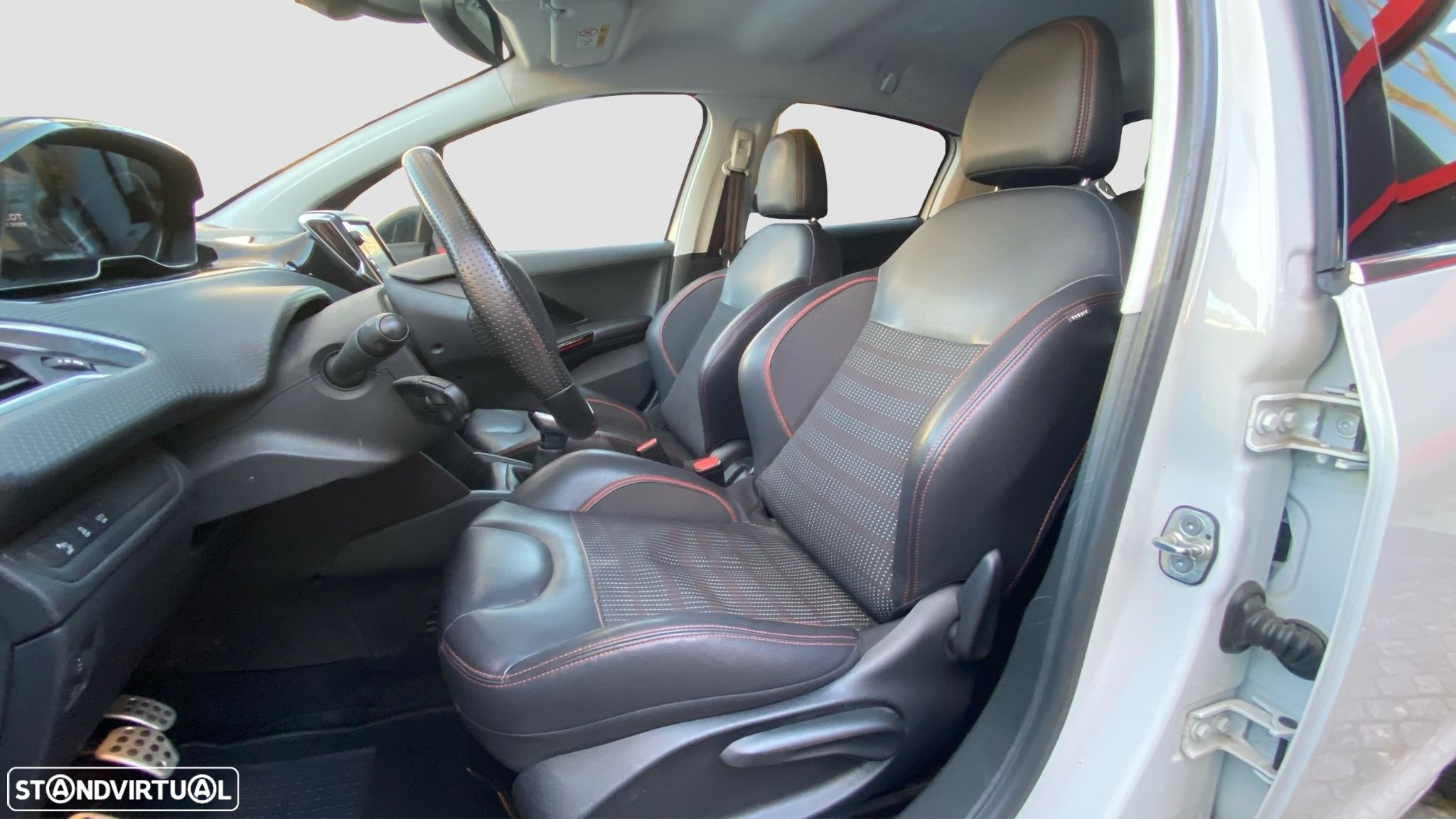Peugeot 208 1.2 PureTech GT Line - 10