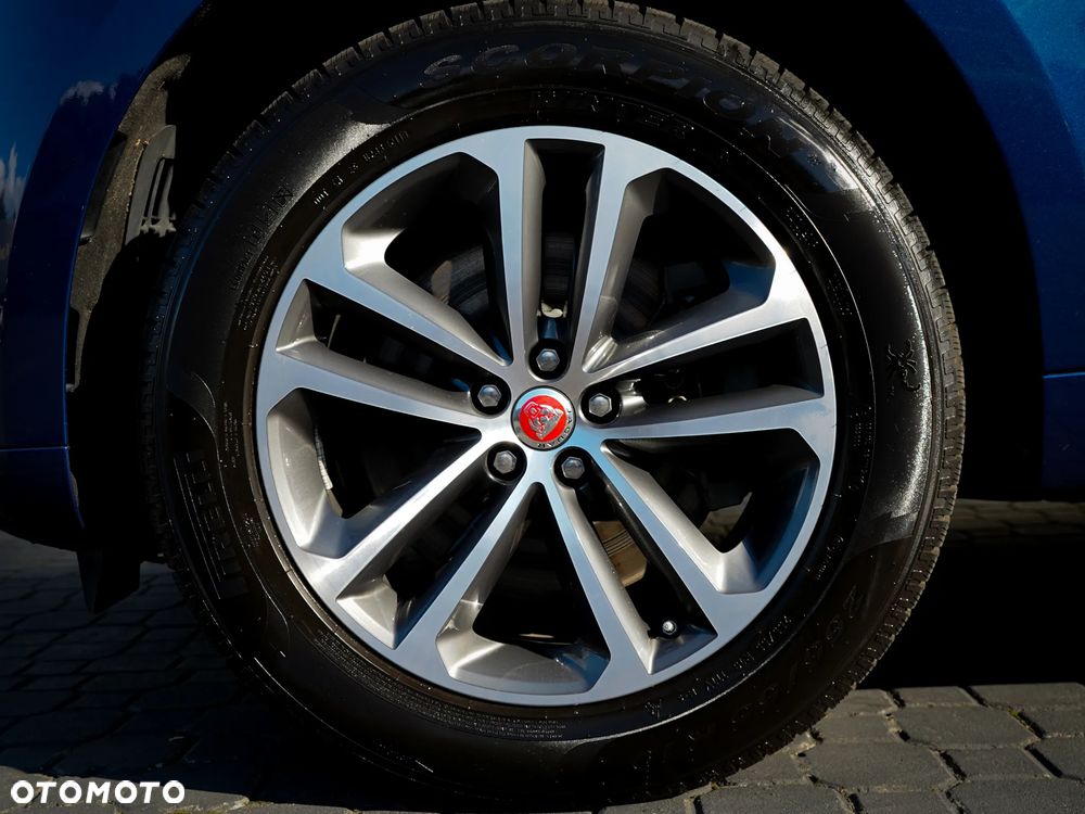 Jaguar F-Pace 2.0 P400e PHEV AWD R-Dynamic HSE - 12
