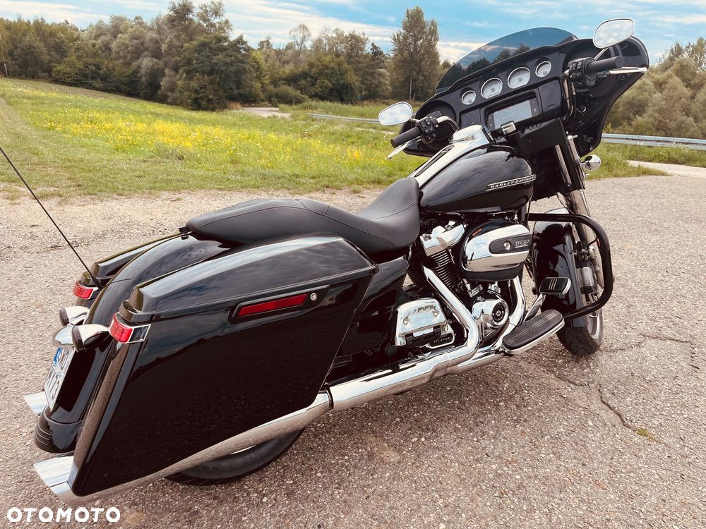 Harley-Davidson Touring Street Glide - 11