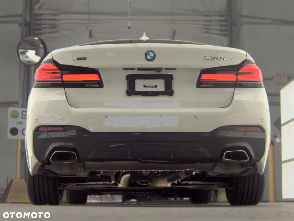BMW Seria 5 530i xDrive mHEV M Sport sport - 8