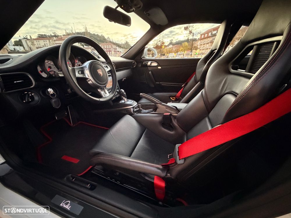 Porsche 911 (997) Carrera GTS PDK - 11