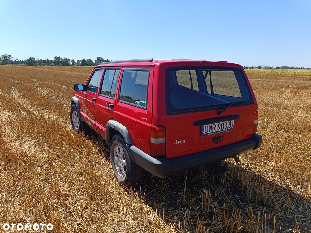 Jeep Cherokee 2.5 Sport - 10