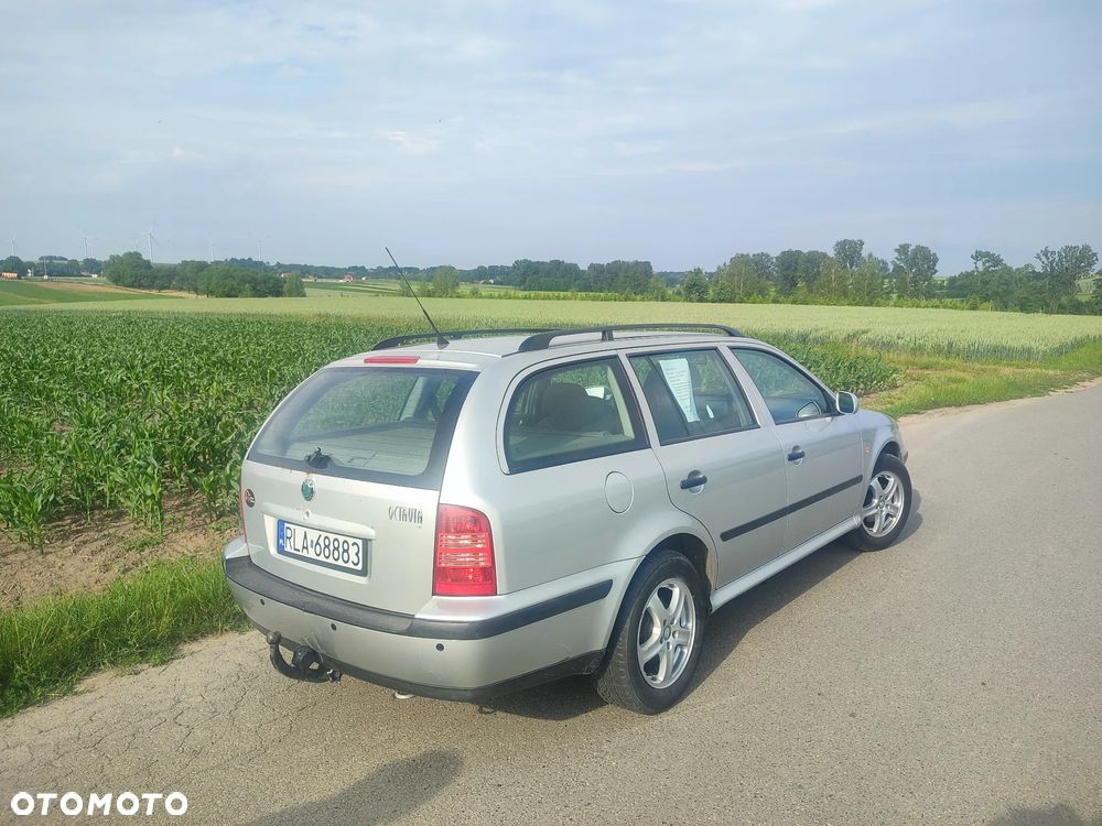 Skoda Octavia 1.6 Ambiente - 5