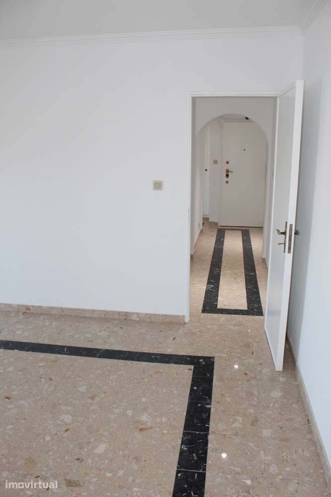 Apartamento T2 Renovado em 2025,com 89m2, em Linda a Velha. - Grande imagem: 5/21