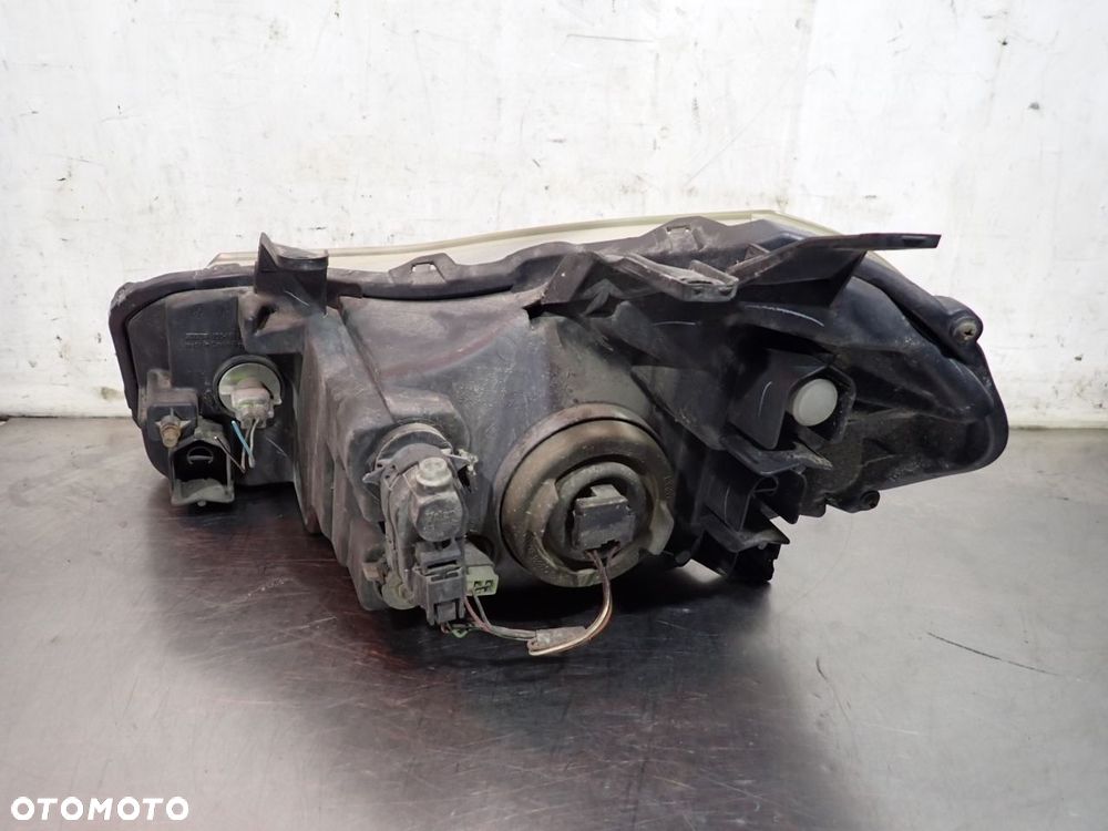 LAMPA PRAWA PRZEDNIA SUZUKI SX4 1.6 - 2