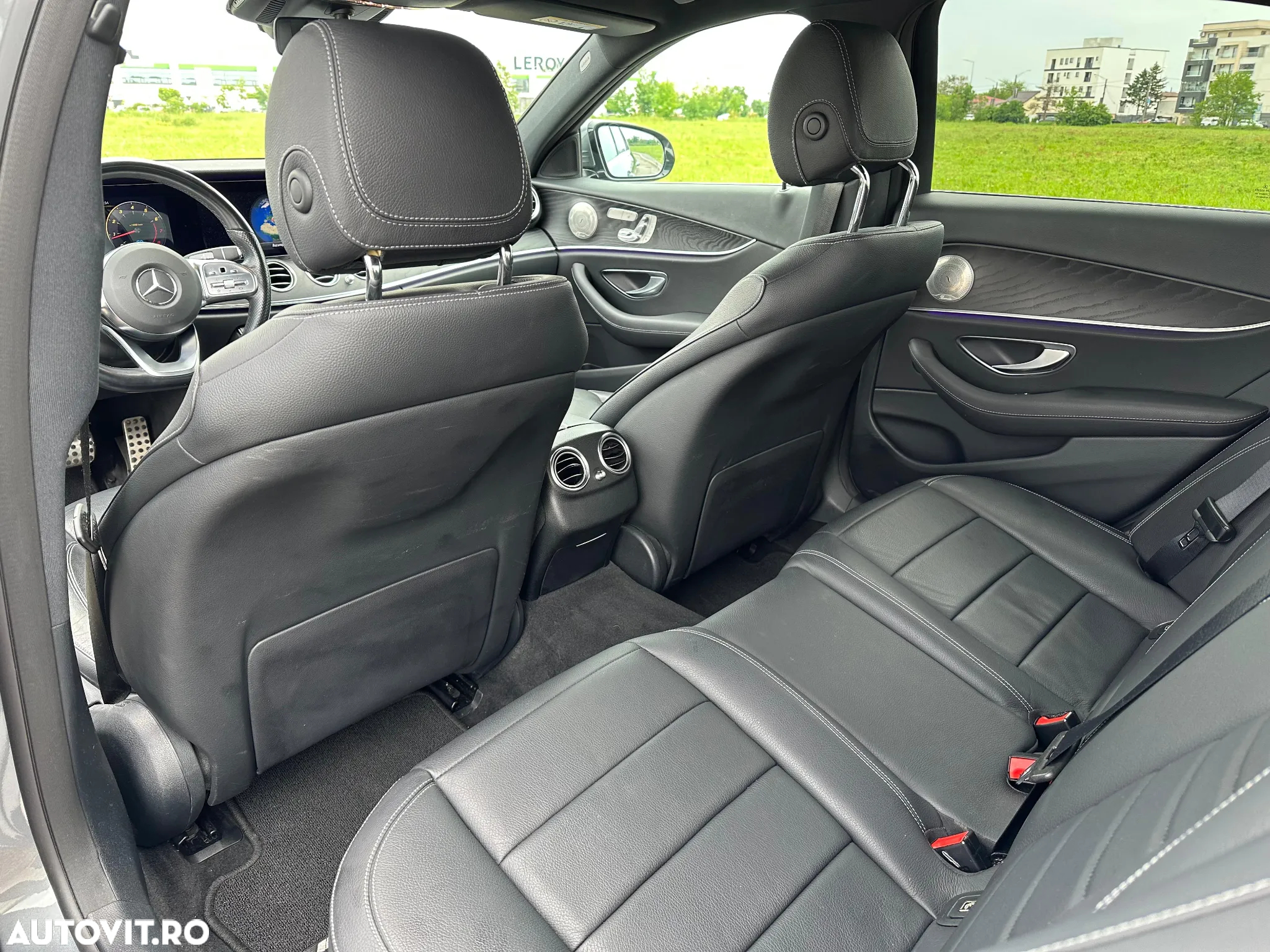 Mercedes-Benz E 200 9G-TRONIC AMG Line - 9