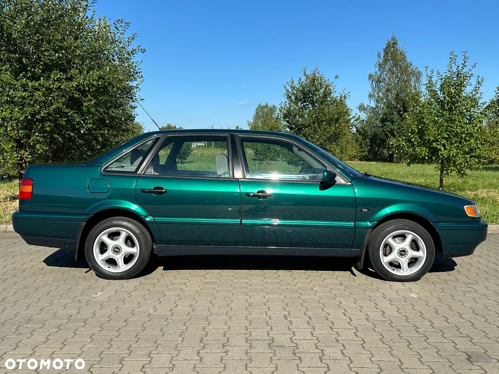 Volkswagen Passat - 4