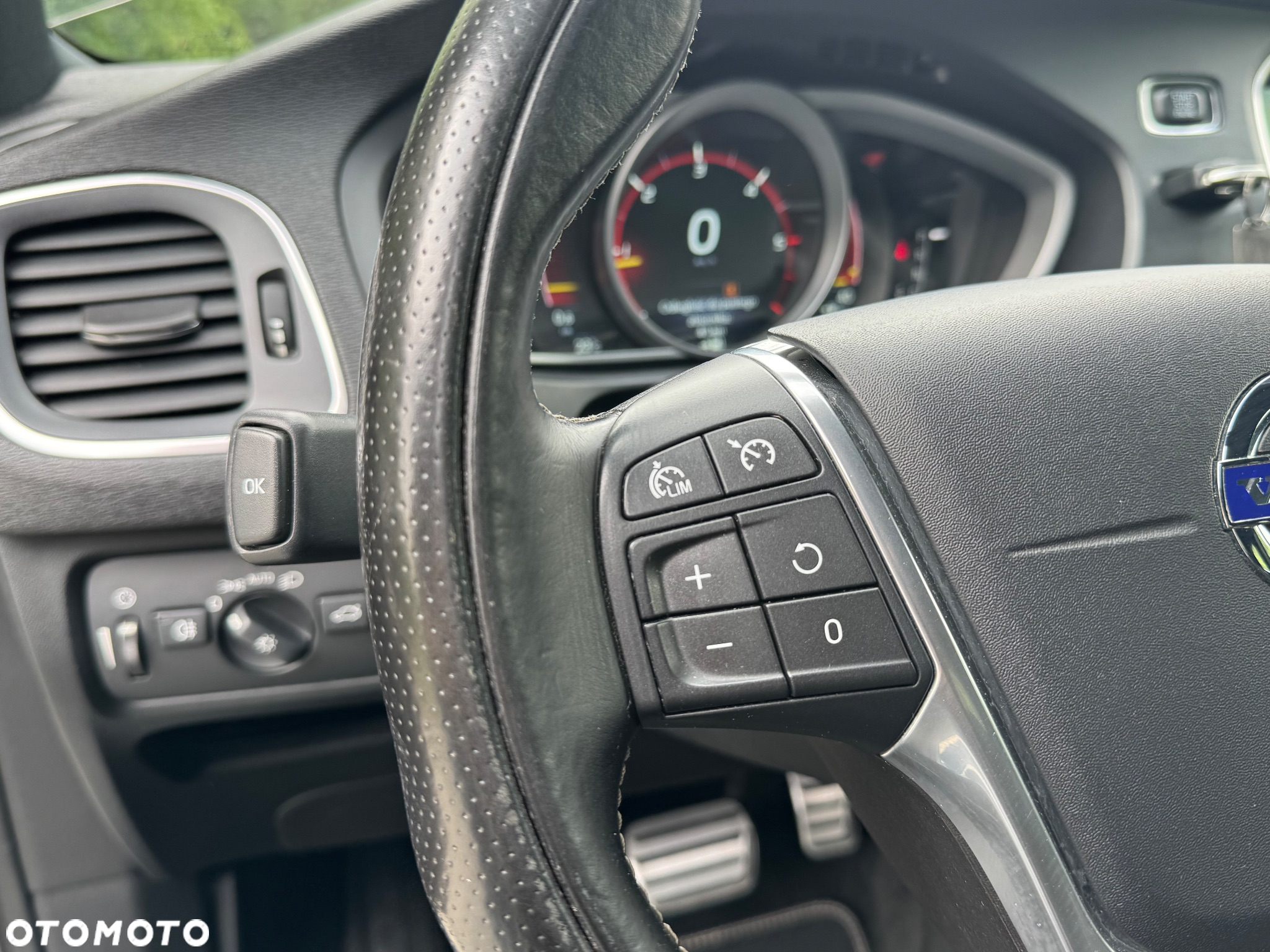 Volvo V40 D2 Drive-E R-Design Momentum - 13