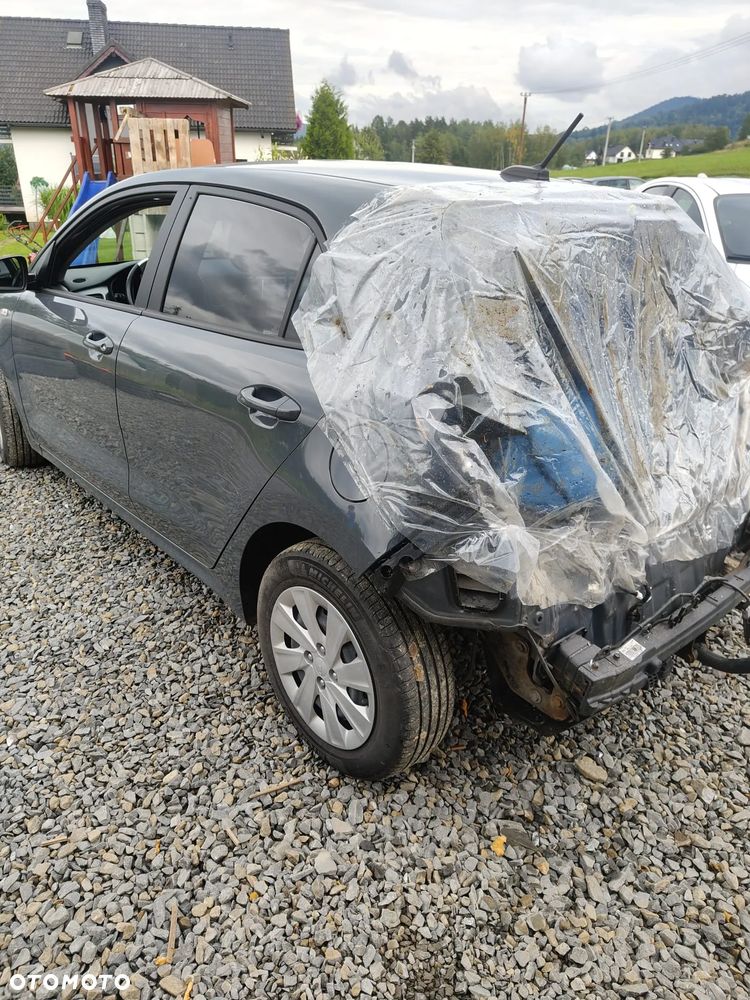 Kia Rio - 6