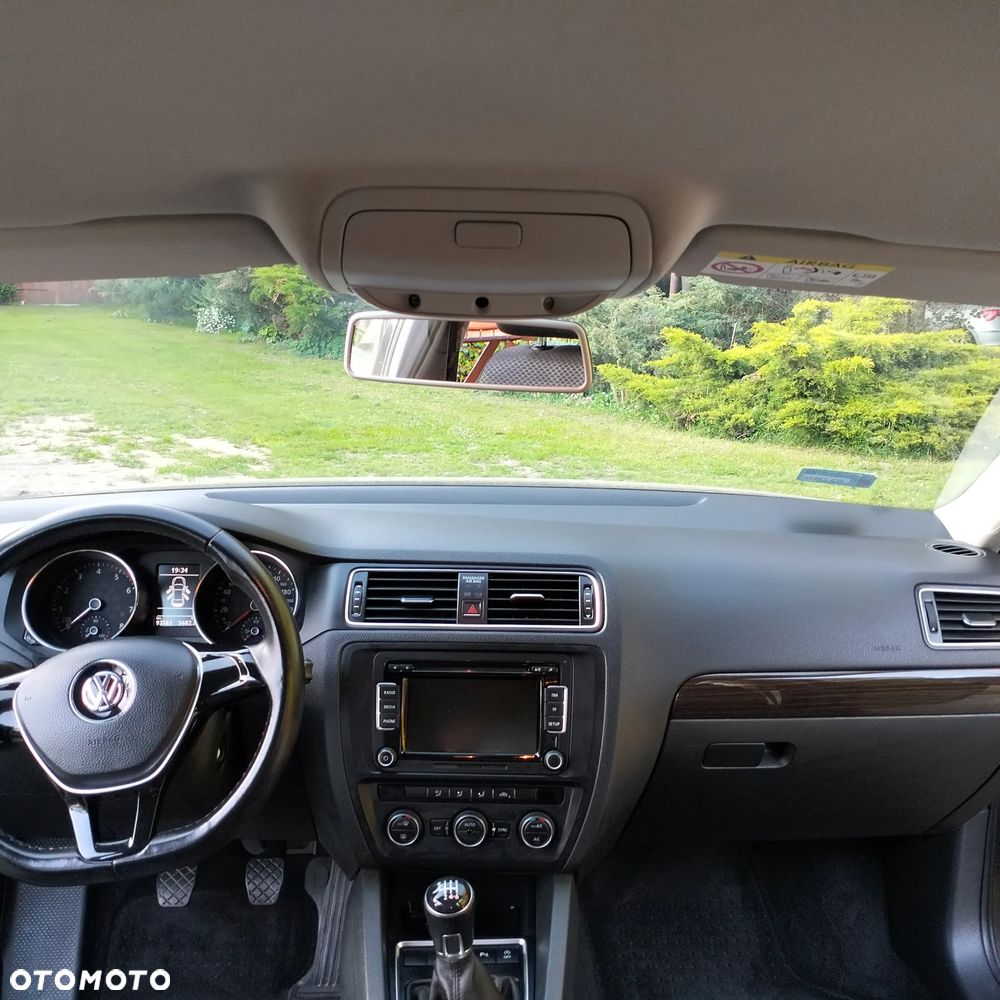 Volkswagen Jetta 1.2 TSI Comfortline - 25