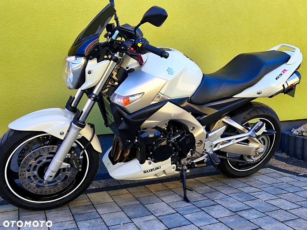 Suzuki GSR - 9