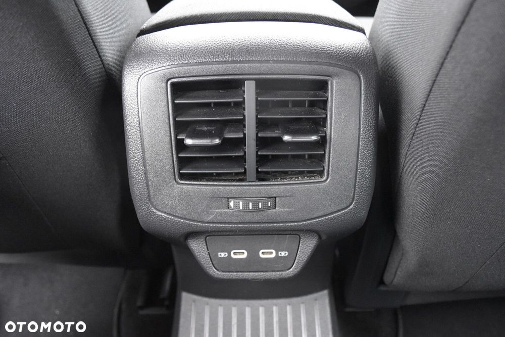 Volkswagen T-Roc 1.5 TSI Life - 32