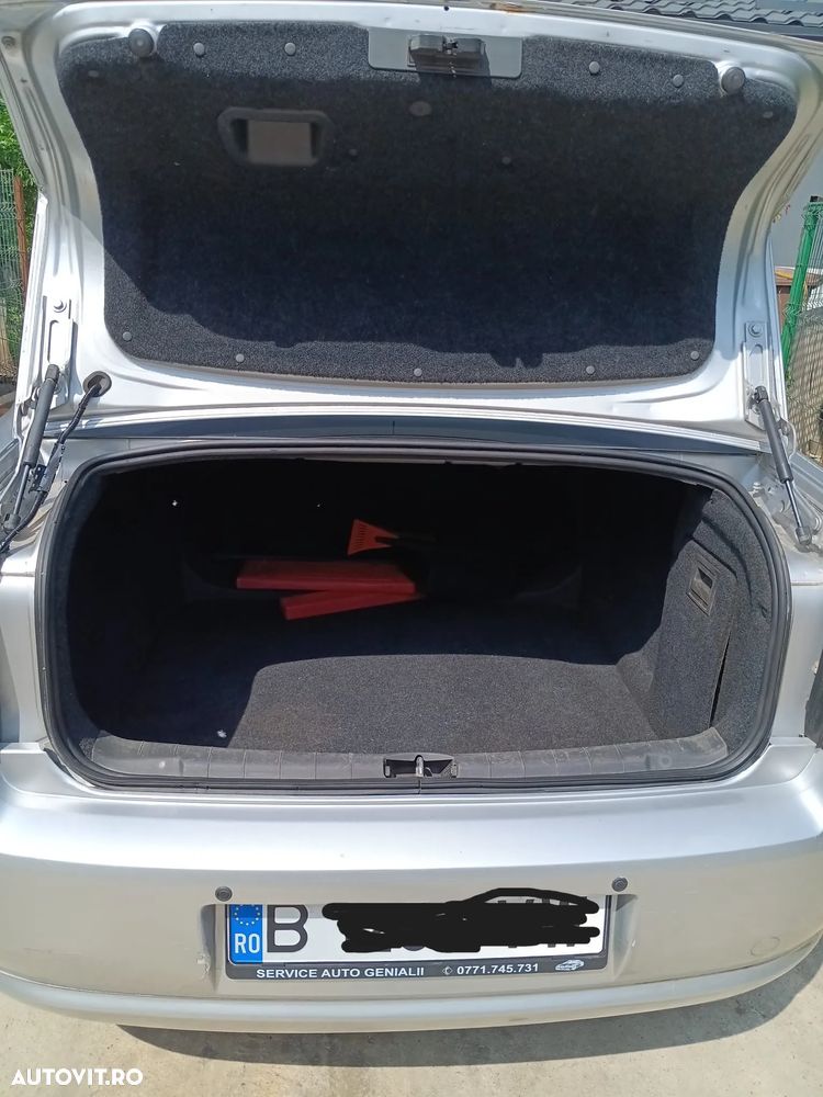 Opel Vectra 1.8 Elegance Easytronic - 3