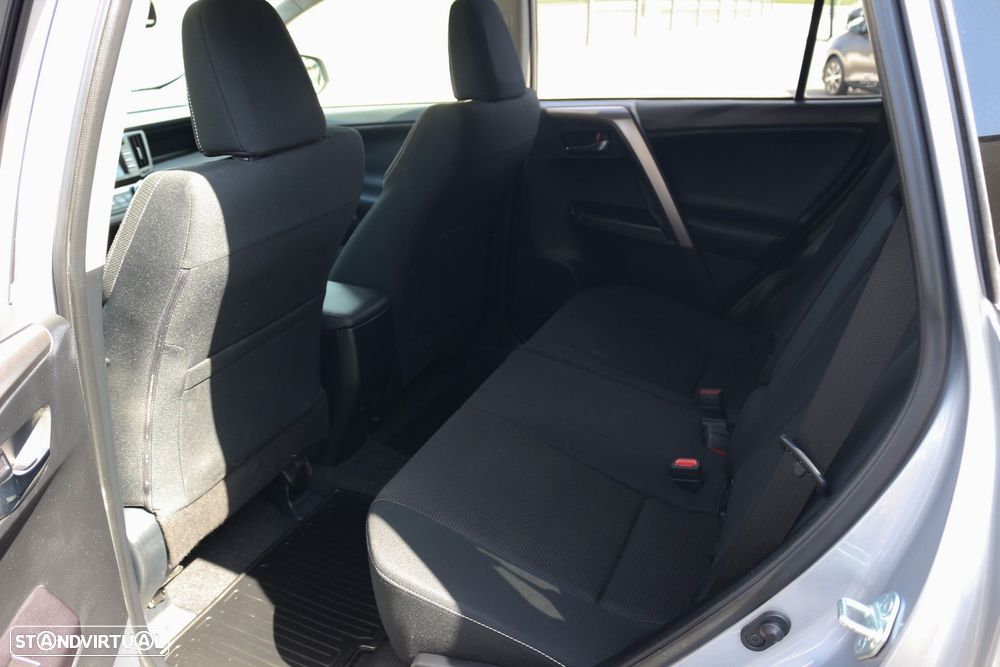 Toyota RAV4 2.0 D-4D Comfort - 36