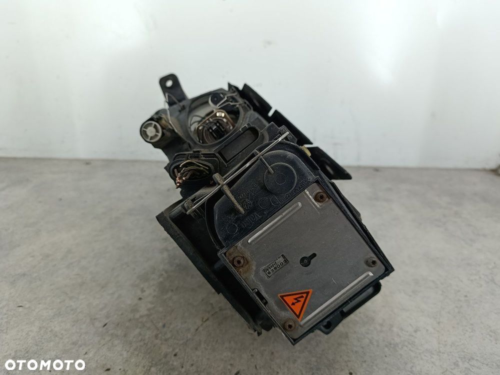 LAMPA PRZÓD PRAWA BIXENON VW PASSAT B6 89312669  3D0907391B 088982  VALEO - 10