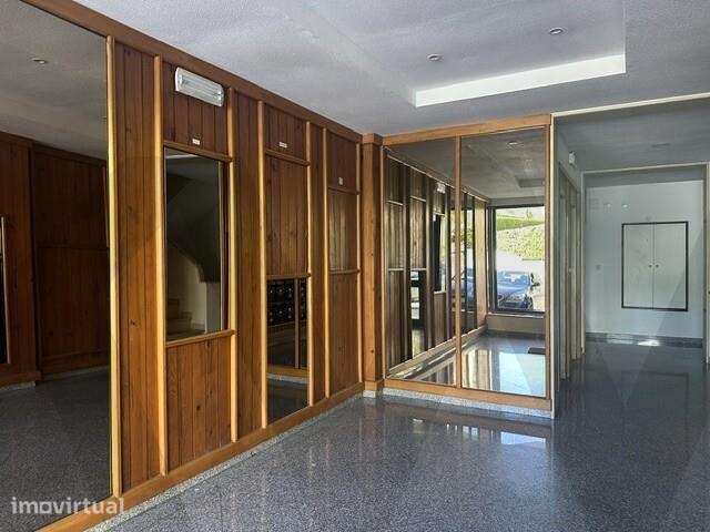 Apartamento T2 Completamente Remodelado - Centro Ericeira - Grande imagem: 2/33