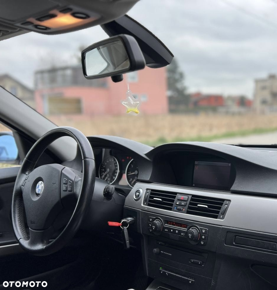 BMW Seria 3 320i Touring - 6