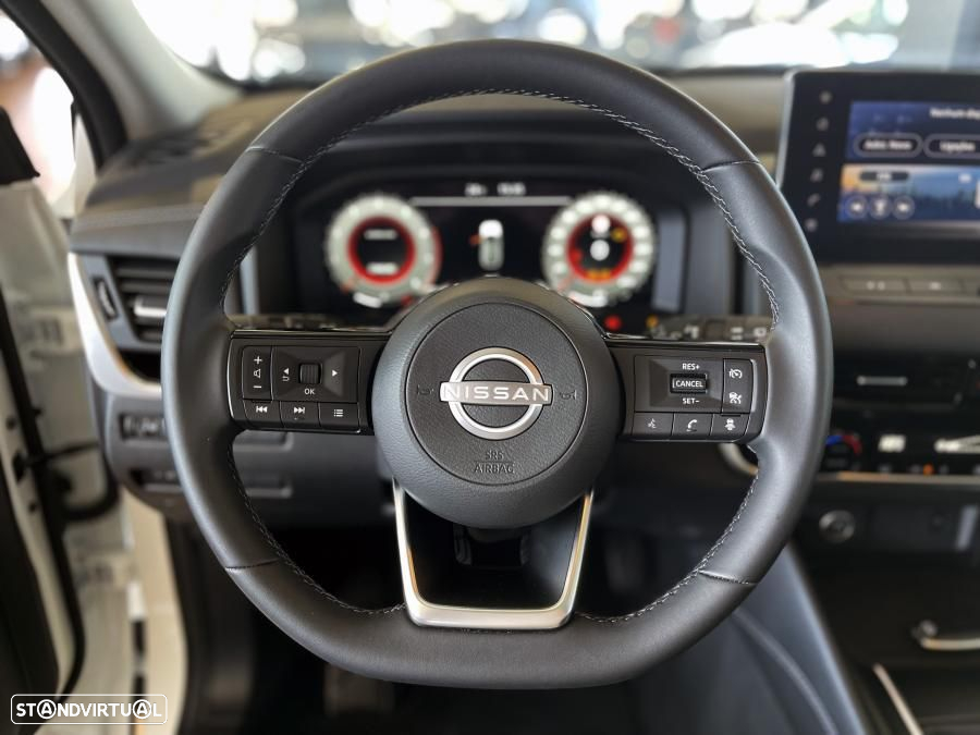 Nissan Qashqai 1.3 DIG-T N-Connecta LED+SKY - 12