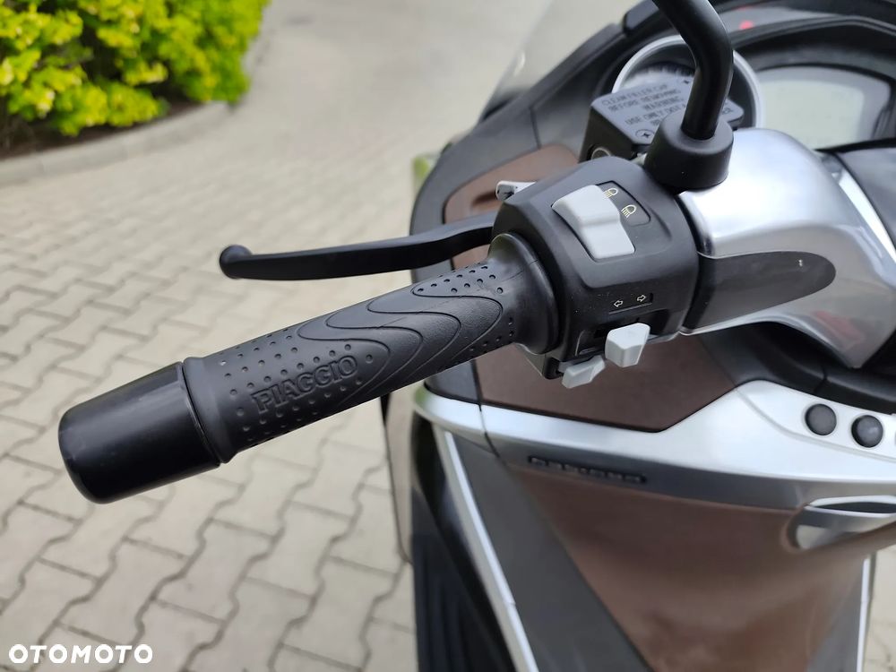 Piaggio X10 - 16
