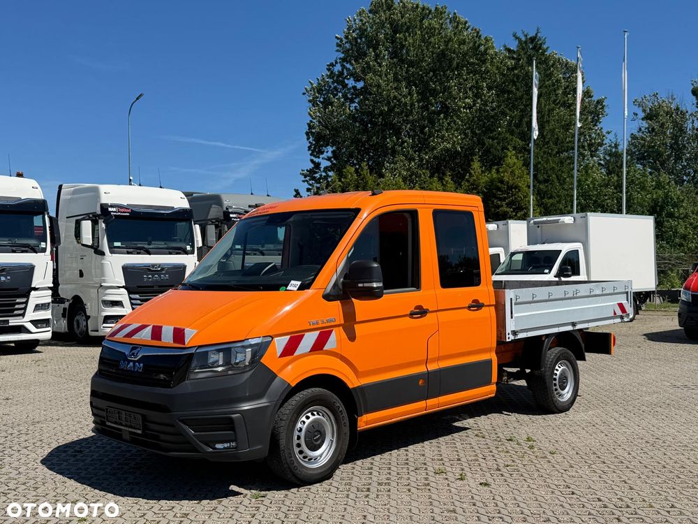 MAN TGE 3.180 DOKA - Tył napęd 6-osobowa - 2