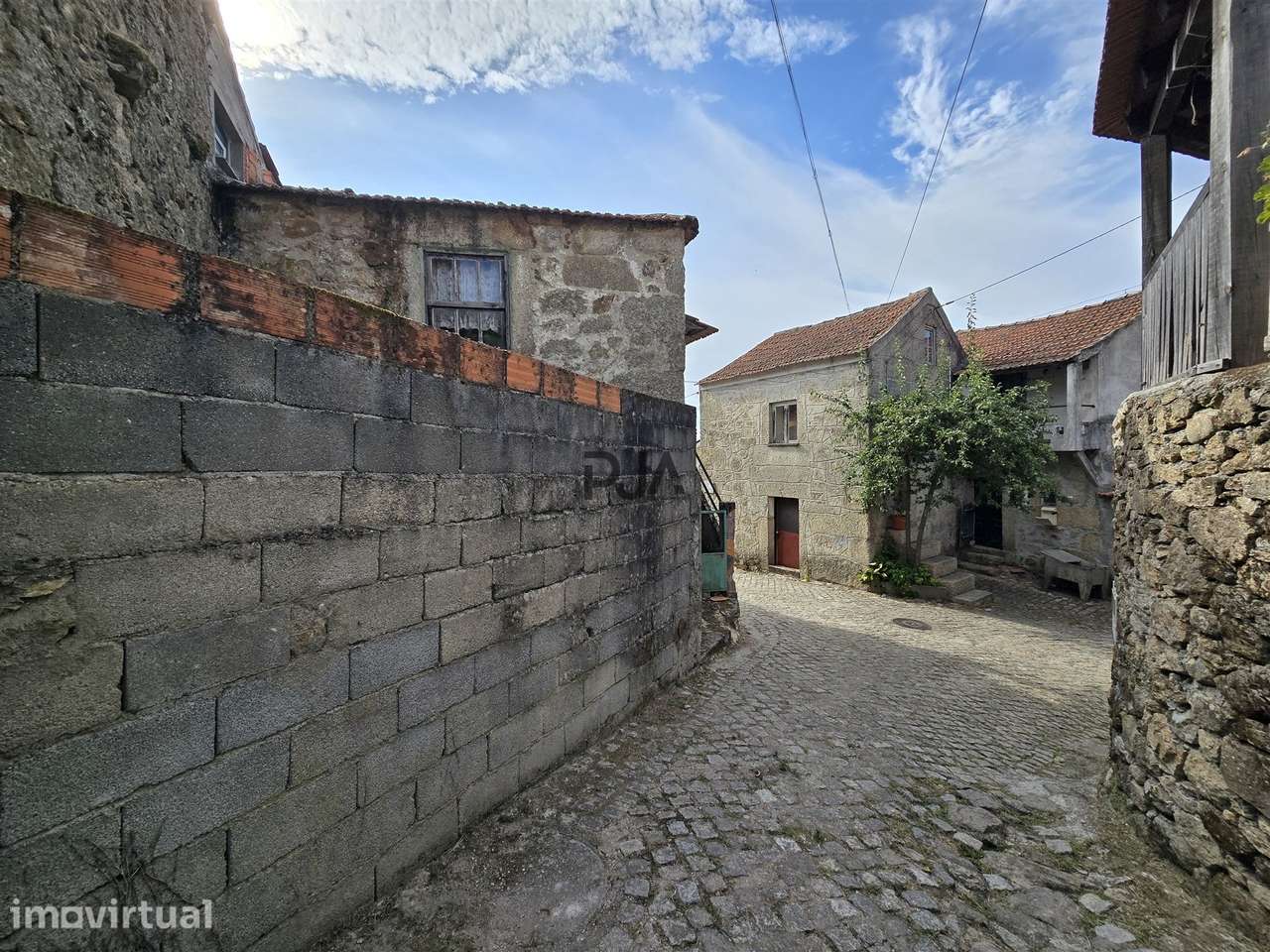 Moradia em Pedra para Recuperar em Vila Cova do Covelo, Penalva do Cas - Grande imagem: 2/6