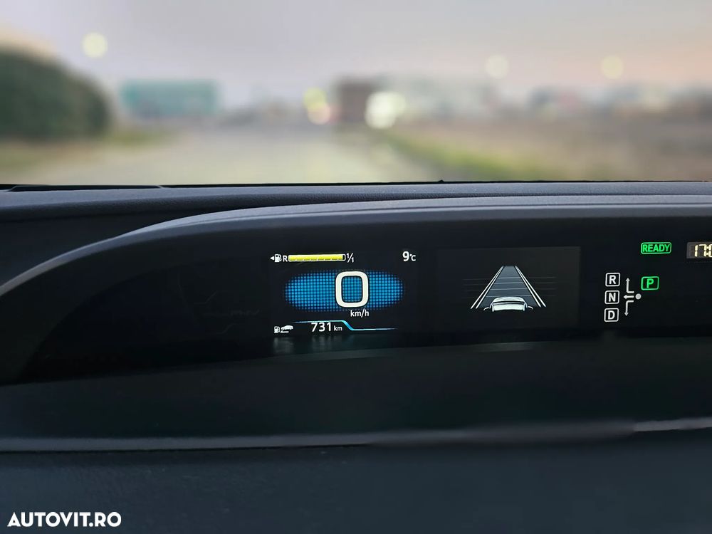 Toyota Prius Plug-in Hybrid Executive - 12