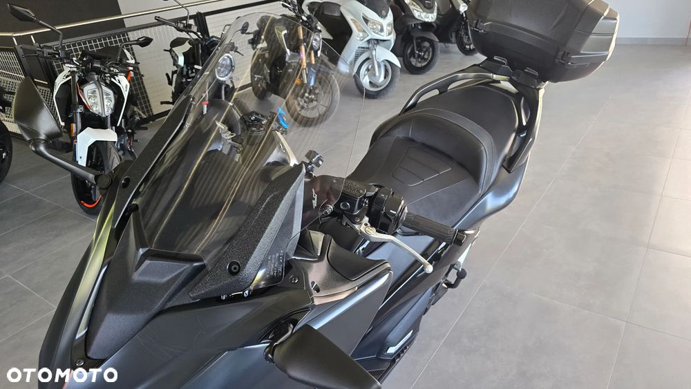 Yamaha Tmax - 10