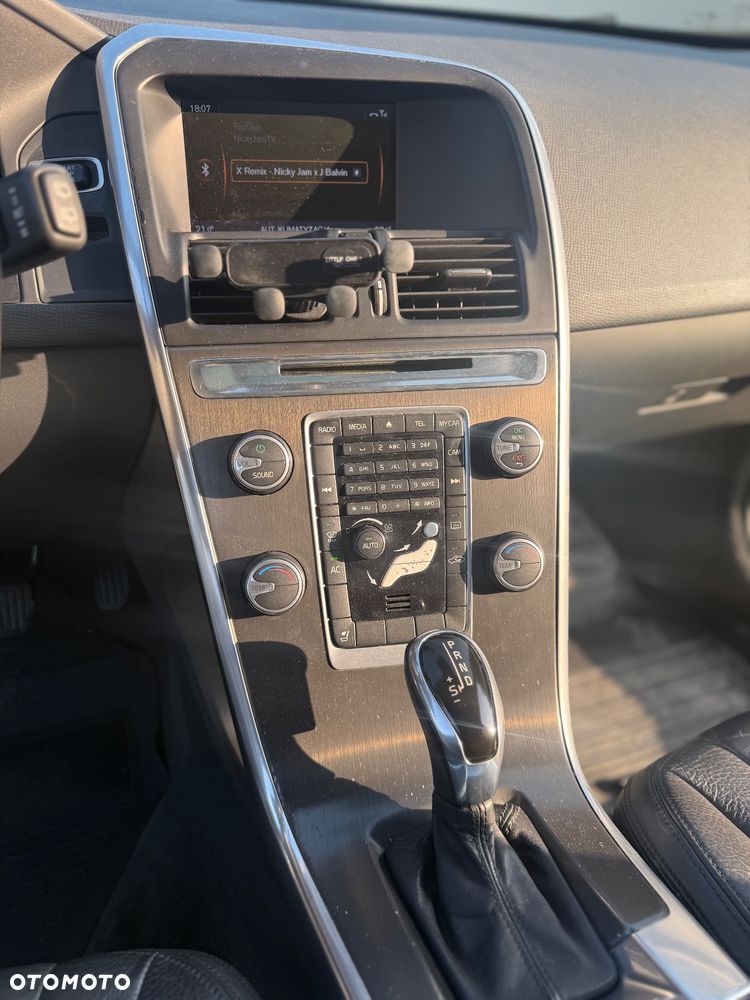 Volvo XC 60 T6 AWD Momentum - 21