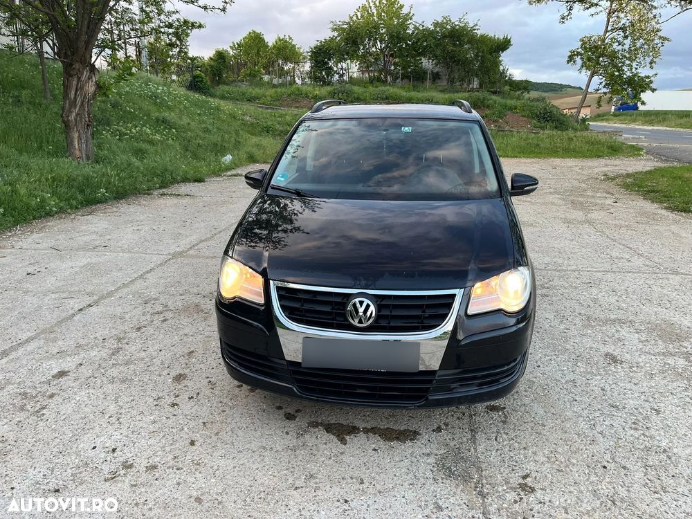 VOLKSWAGEN Touran 2010