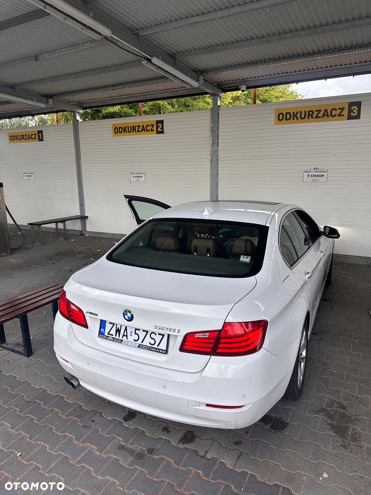 BMW Seria 5 528i xDrive - 6