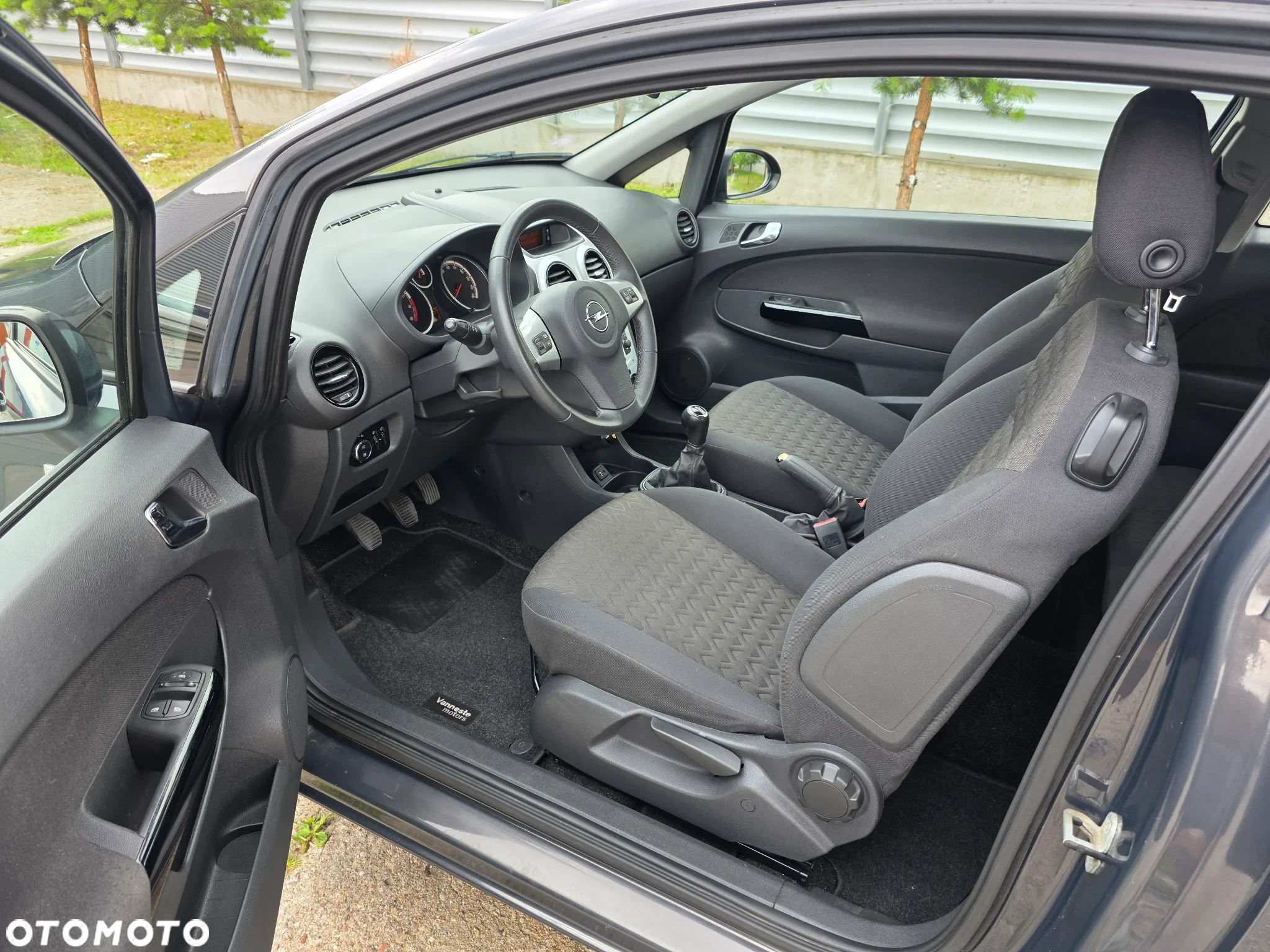 Opel Corsa 1.2 16V Cosmo S&S - 18