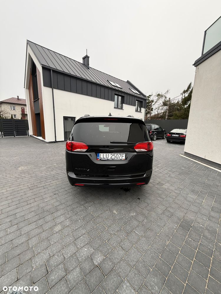 Chrysler Pacifica - 6