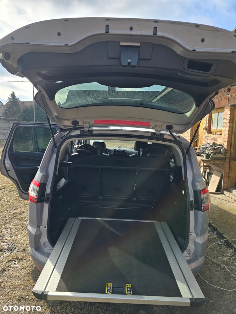 Ford S-Max - 12