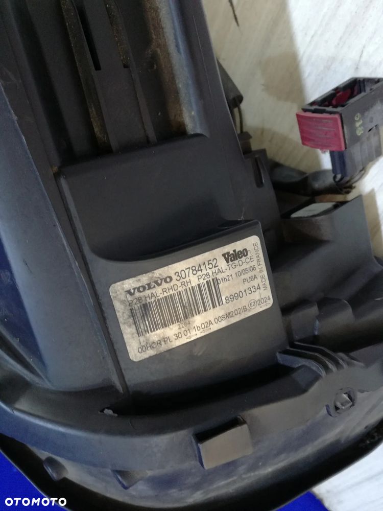 Volvo XC90 XC 90 I 02/06 lampa reflektor przód prawa Anglik - 6