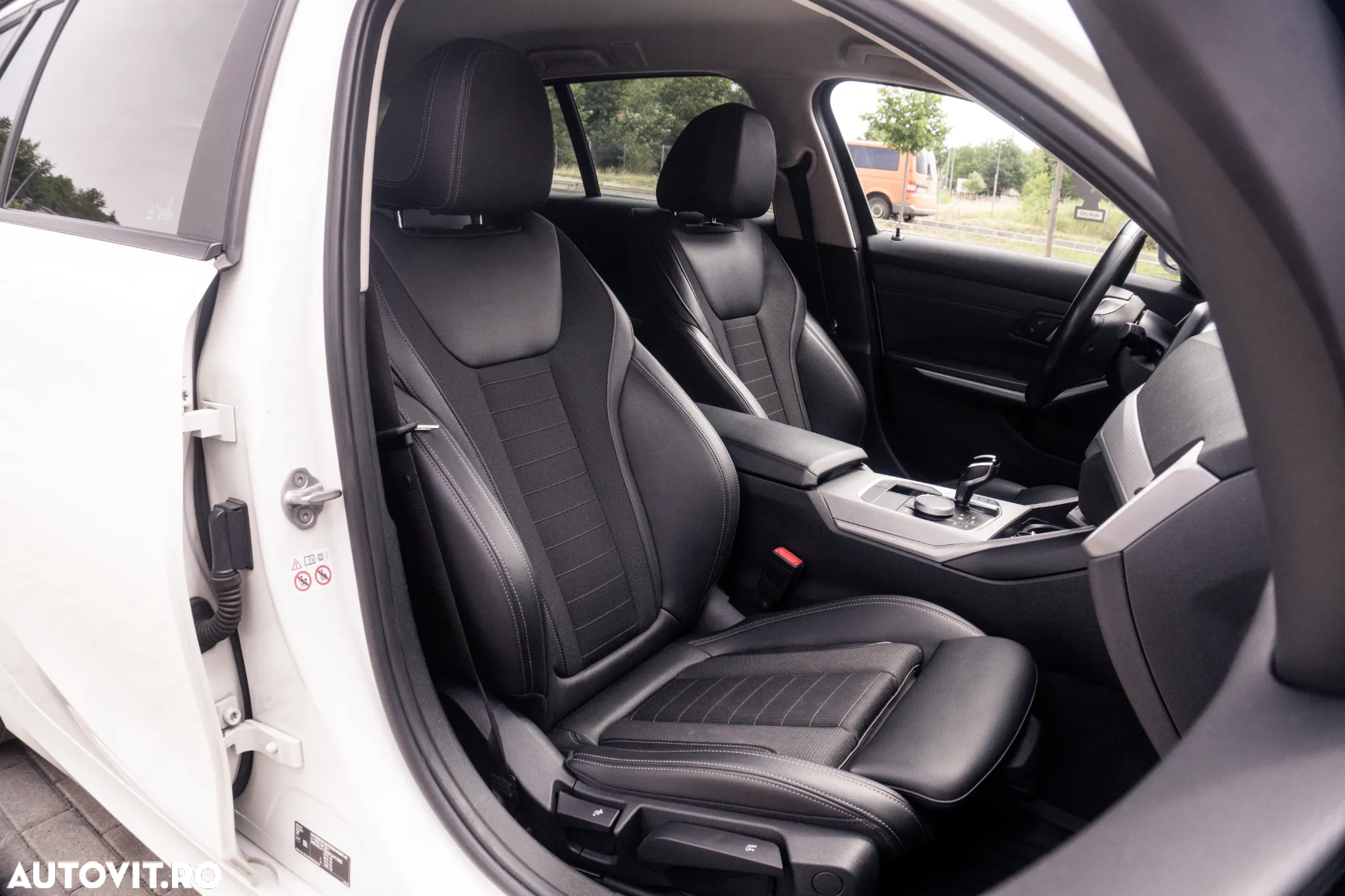 BMW Seria 3 318d Touring Aut. Sport Line - 31