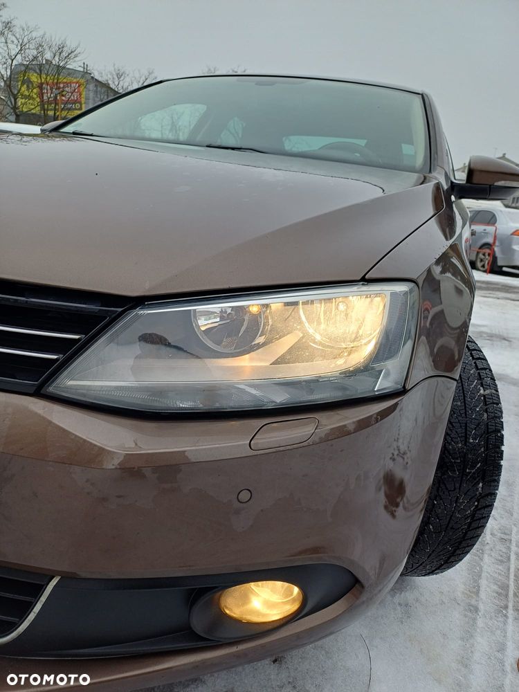 Volkswagen Jetta - 11