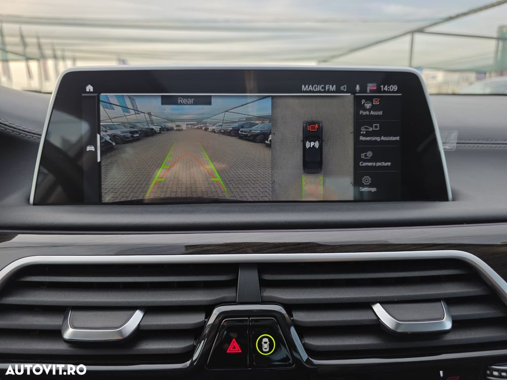 BMW Seria 7 740d xDrive MHEV - 15