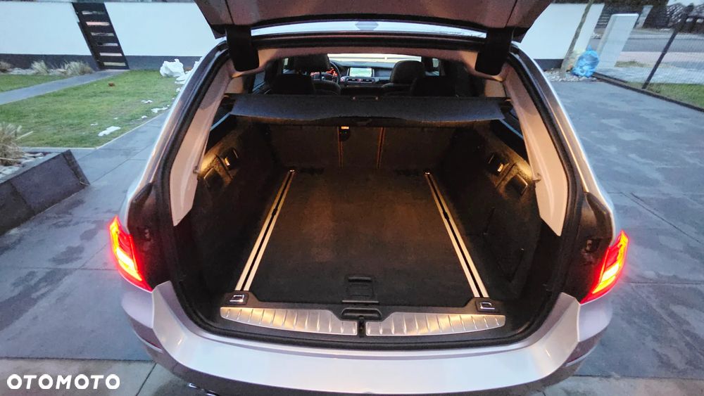 BMW Seria 5 525d xDrive - 34
