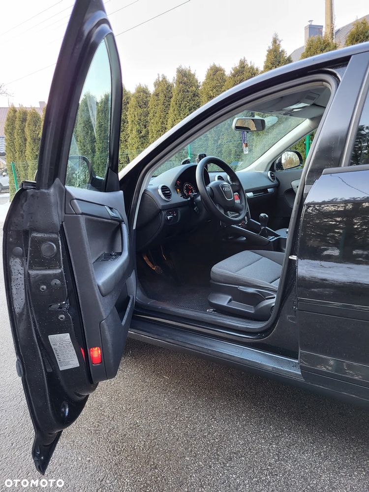 Audi A3 Sportback 1.8 TFSI Ambiente - 9