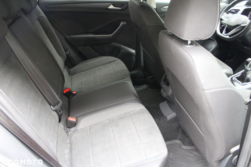 Volkswagen T-Roc - 16