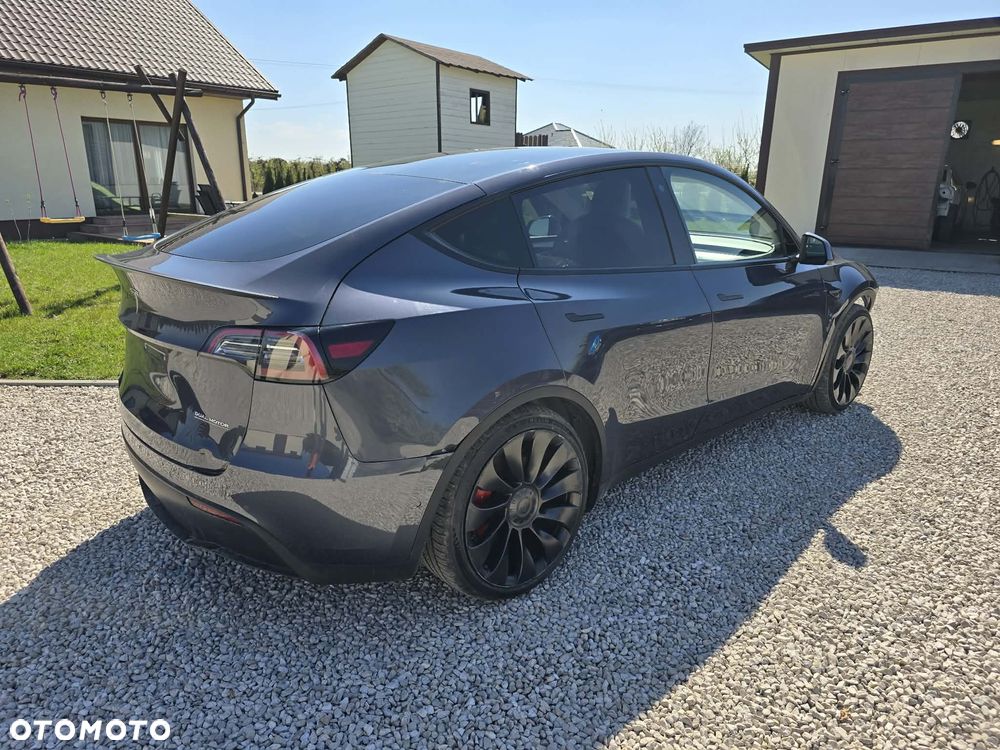 Tesla Model Y Long Range AWD - 5