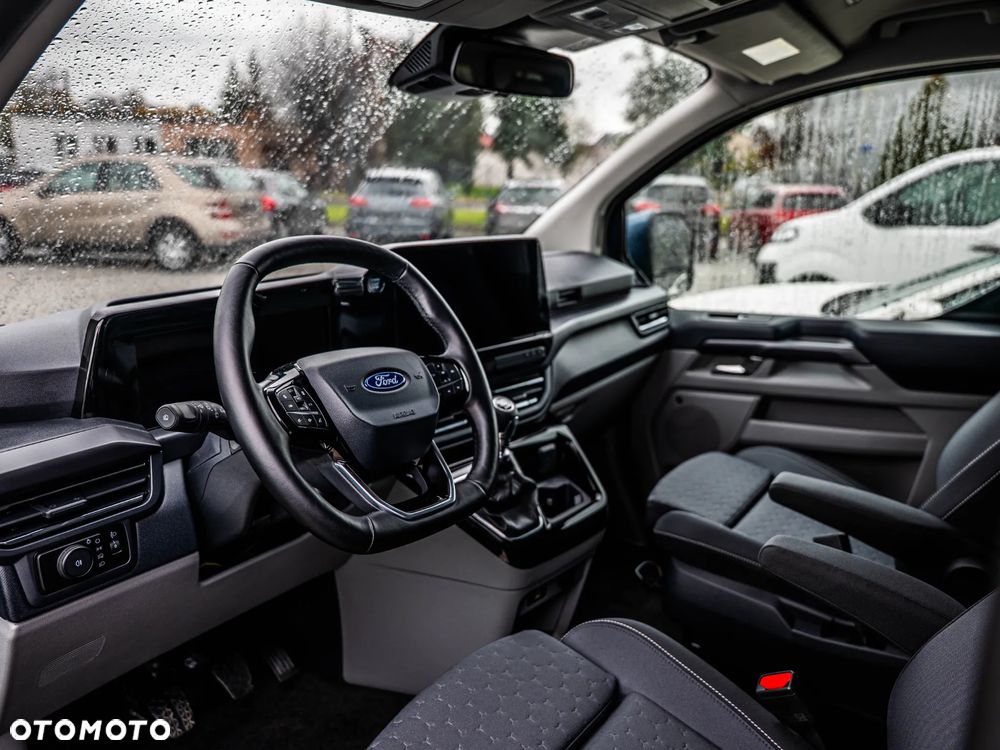 Ford Tourneo Custom - 25