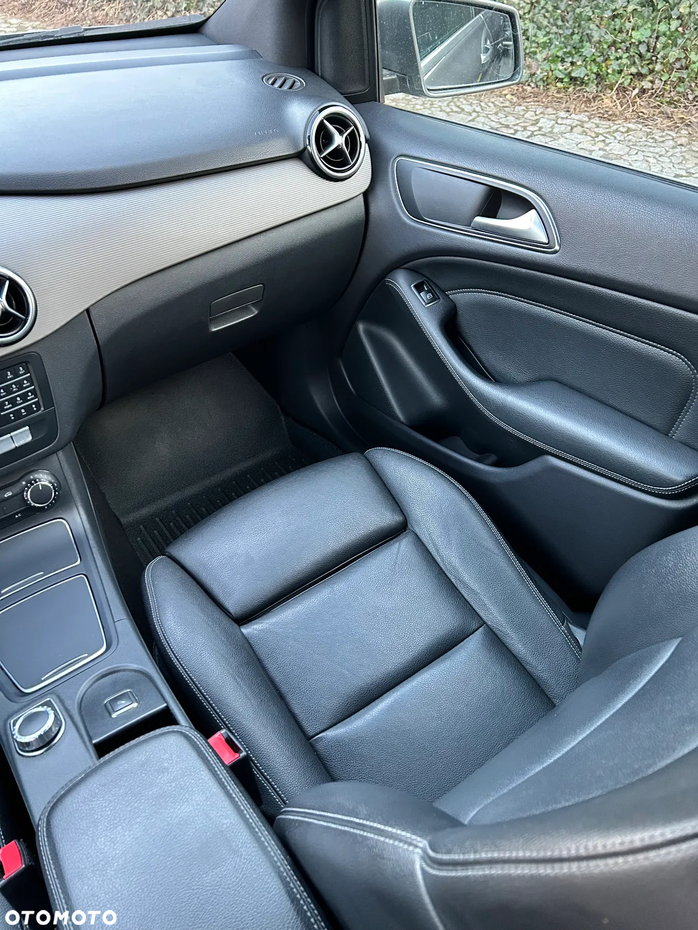 Mercedes-Benz Klasa B 200 (CDI) d 4Matic 7G-DCT Style - 35