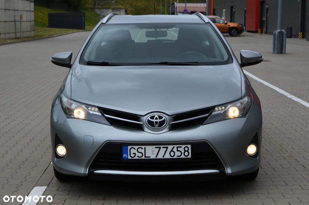 Toyota Auris 1.6 Premium Comfort - 34