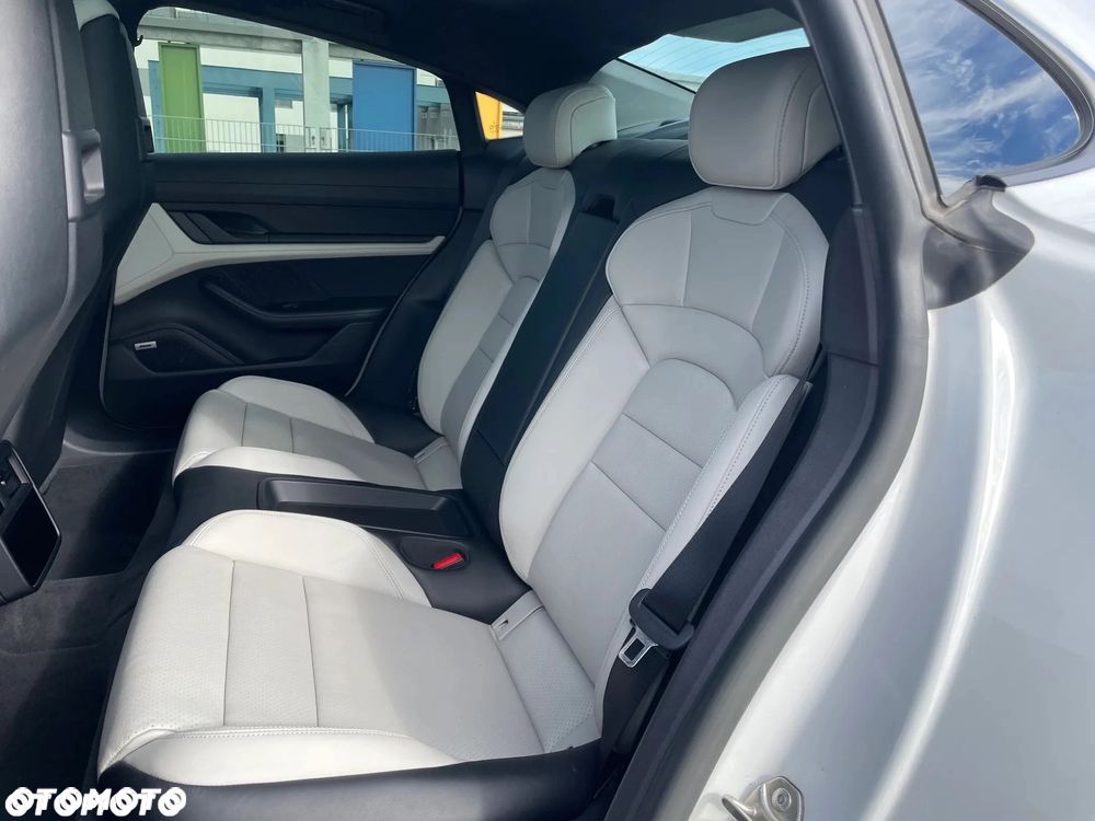 Porsche Taycan Performance Plus - 22